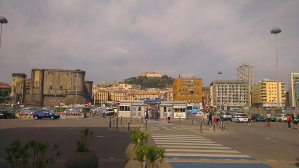 Вид на Неаполь из морского порта